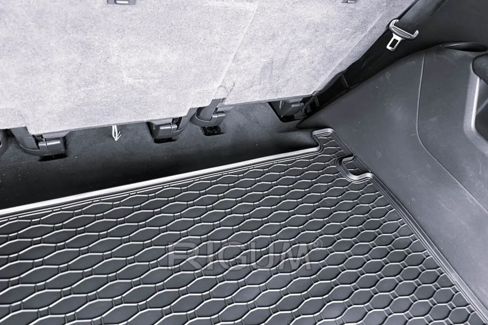 Covoraș de portbagaj din cauciuc Rigum pentru Citroen C4 Grand Picasso (2006+) și Peugeot 5008 (2010+)