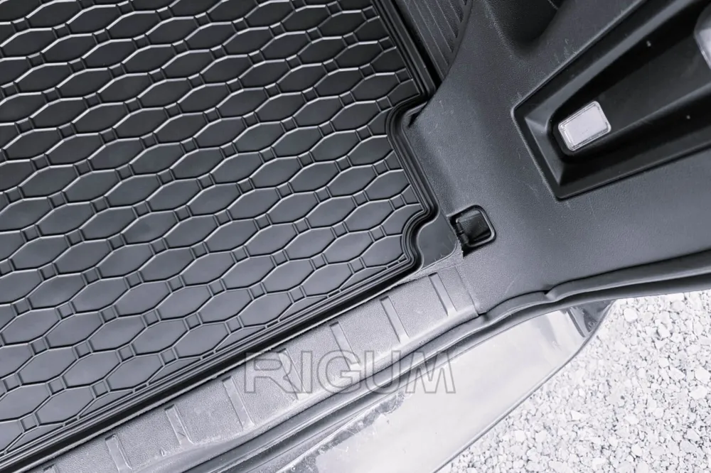 Covoraș de portbagaj din cauciuc Rigum pentru Citroen C4 Grand Picasso (2006+) și Peugeot 5008 (2010+)