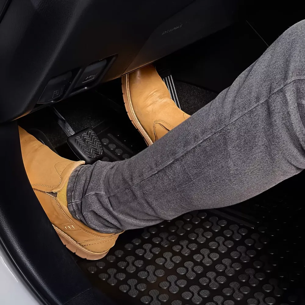 Covorașe din cauciuc Rezaw-Plast pentru Mitsubishi L200 V (2019+), cabină dublă, transmisie automată 4x4 AWD, 4 părți, negru