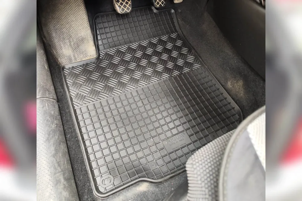 Covorașe din cauciuc Rigum pentru VW Golf IV (1998-2003)