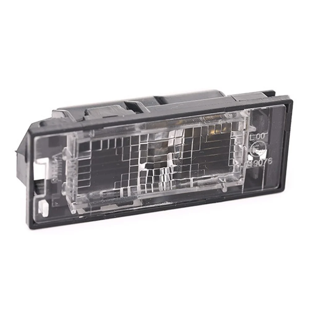 Iluminare plăcuță de înmatriculare Nissan NV400 2011-